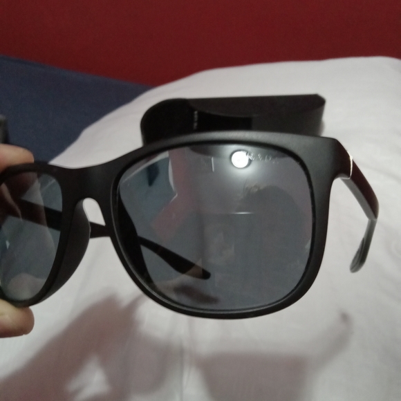 Men's Prada Sunglasses, with cleaning cloth & case. - Picture 4 of 10